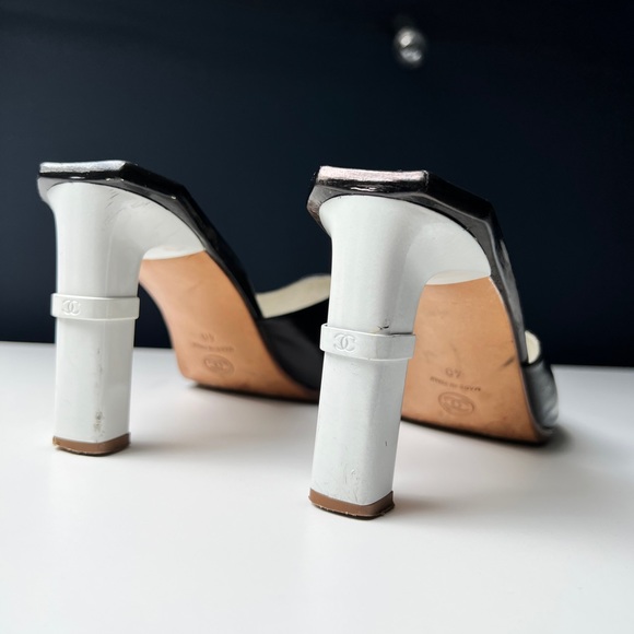 Chanel Mules Heels 39 / 6 CC Logo Monogram Black White Open Toe Sandals Vintage - Picture 8 of 11